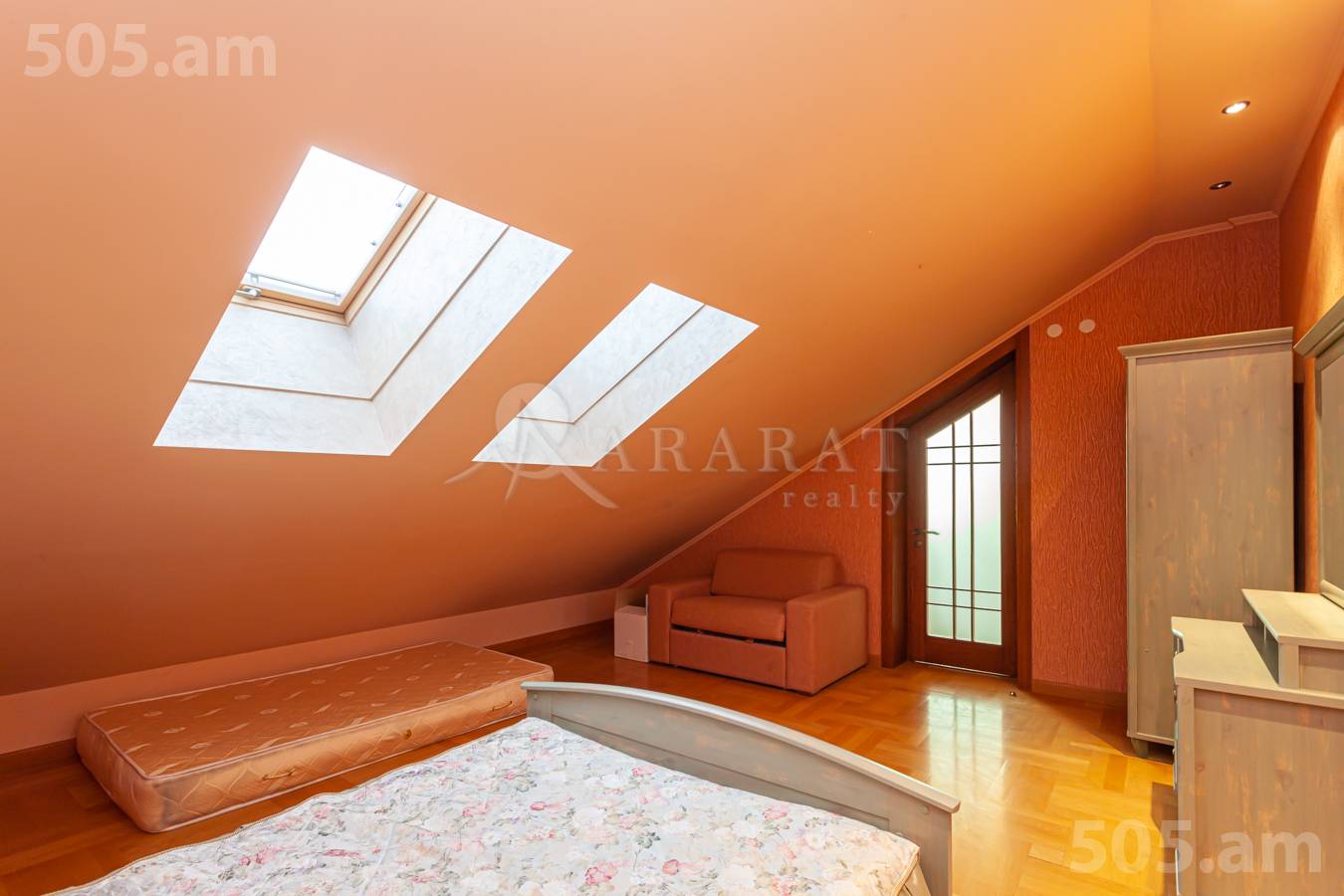 5 bedroom apartment for sale Amiryan St, Center Yerevan, 150344