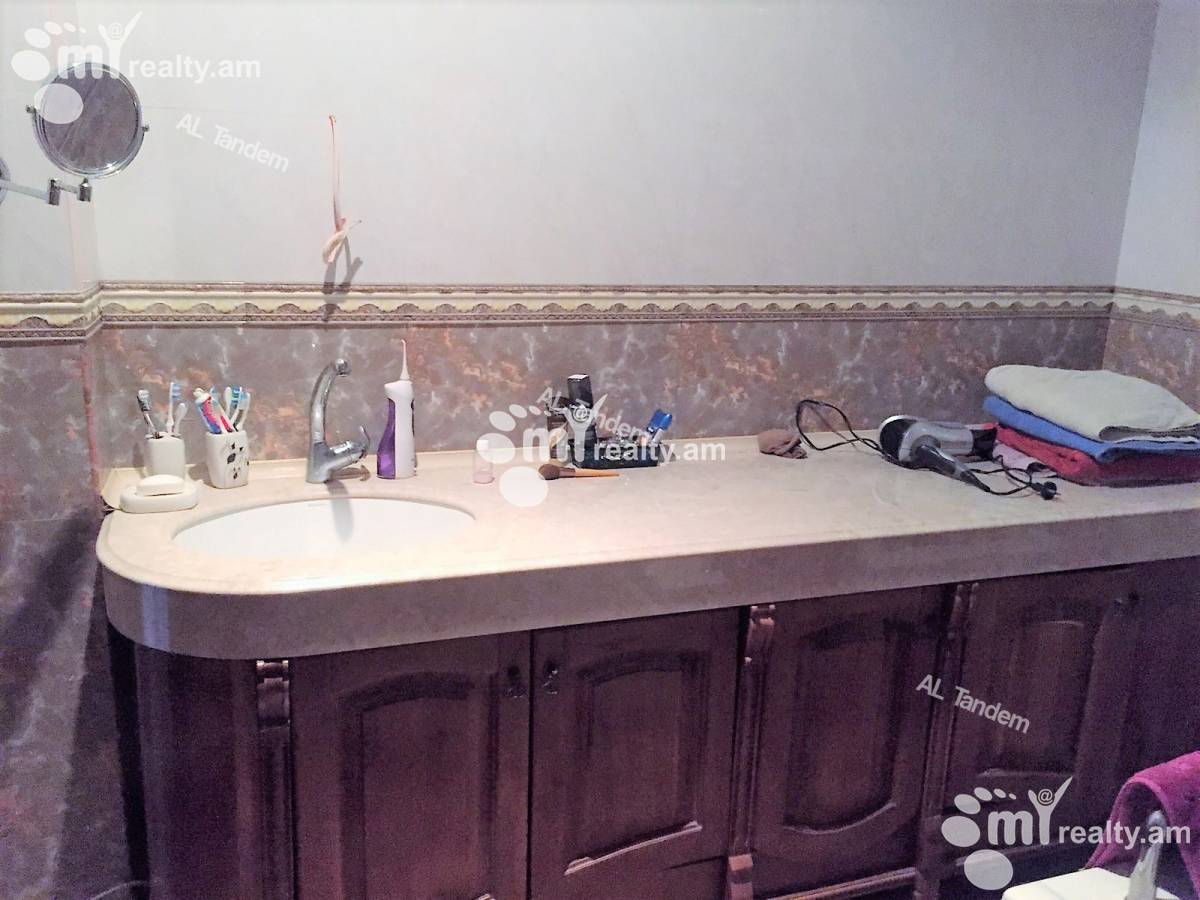 4 bedroom apartment for sale Azatutyan Ave, Arabkir Yerevan, 124007