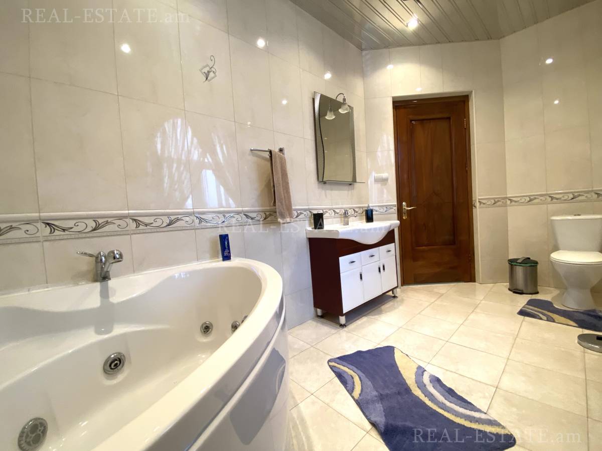 Купить дом Таиров ул., Центр Ереван, 118399