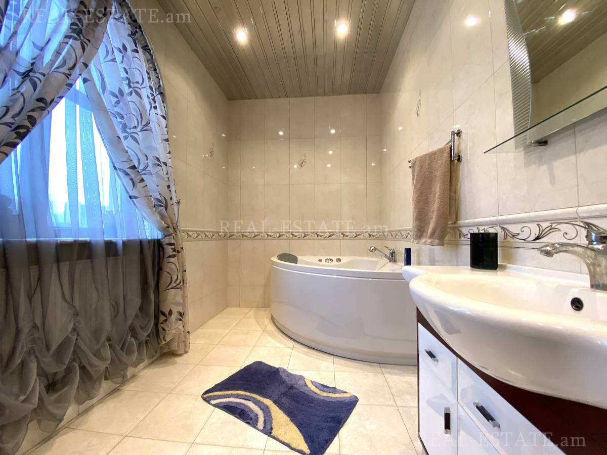 Купить дом Таиров ул., Центр Ереван, 118399