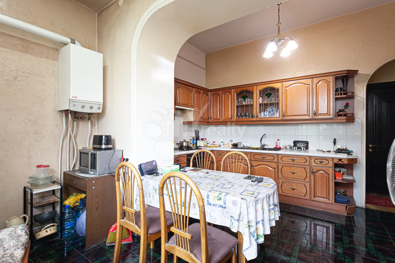 3 bedroom apartment for sale Baghramyan Ave (Kentron), Center Yerevan, 161298