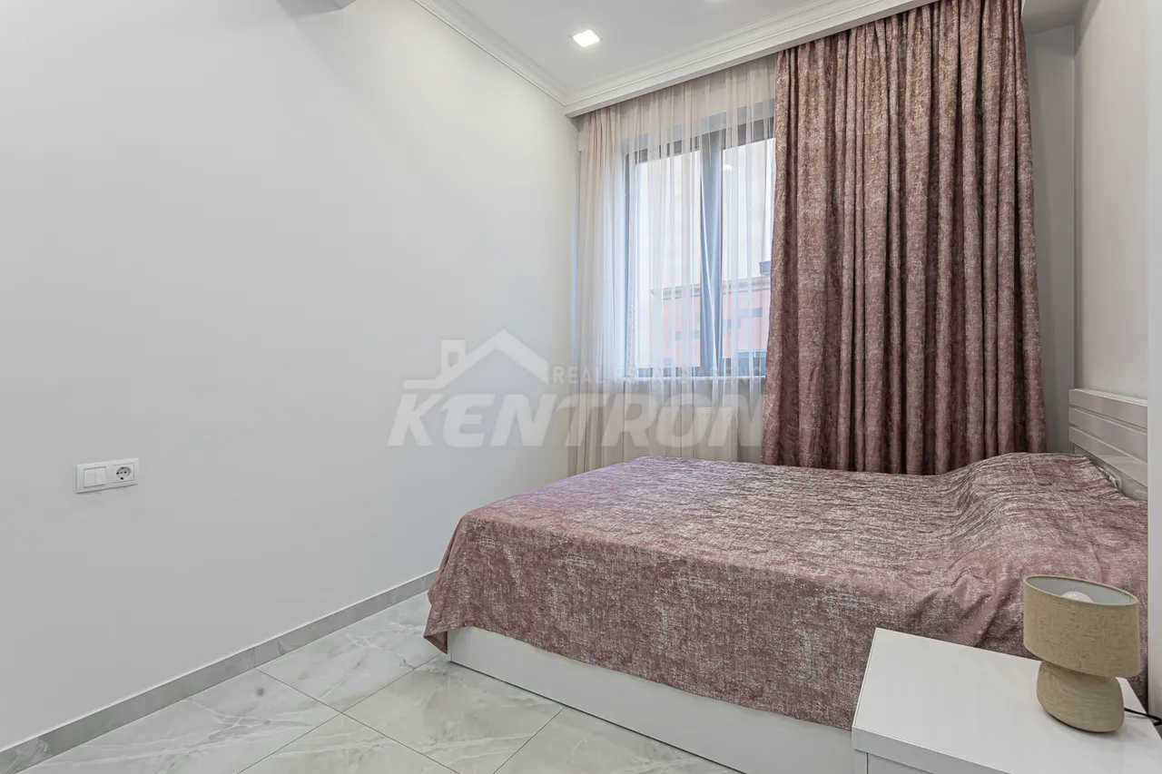 2 սենյականոց բնակարան վարձով Հանրապետության փող, Կենտրոն Երևան, 158039