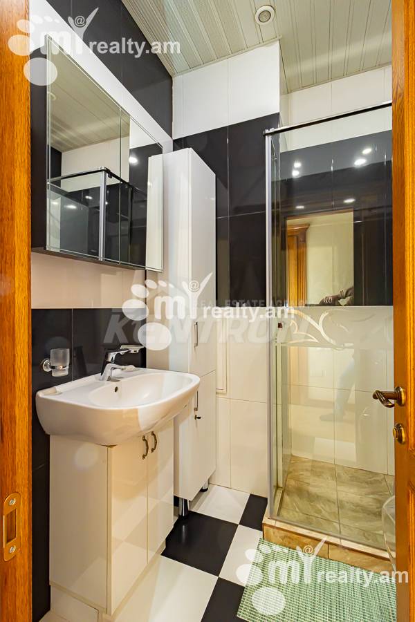 3 bedroom apartment for sale خیابان کاجازنونی, مرکز شهر ایروان, 153643