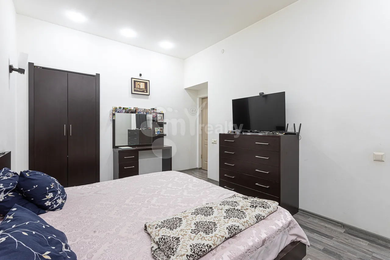 4 bedroom apartment for sale Hanrapetutyan St, Center Yerevan, 159015