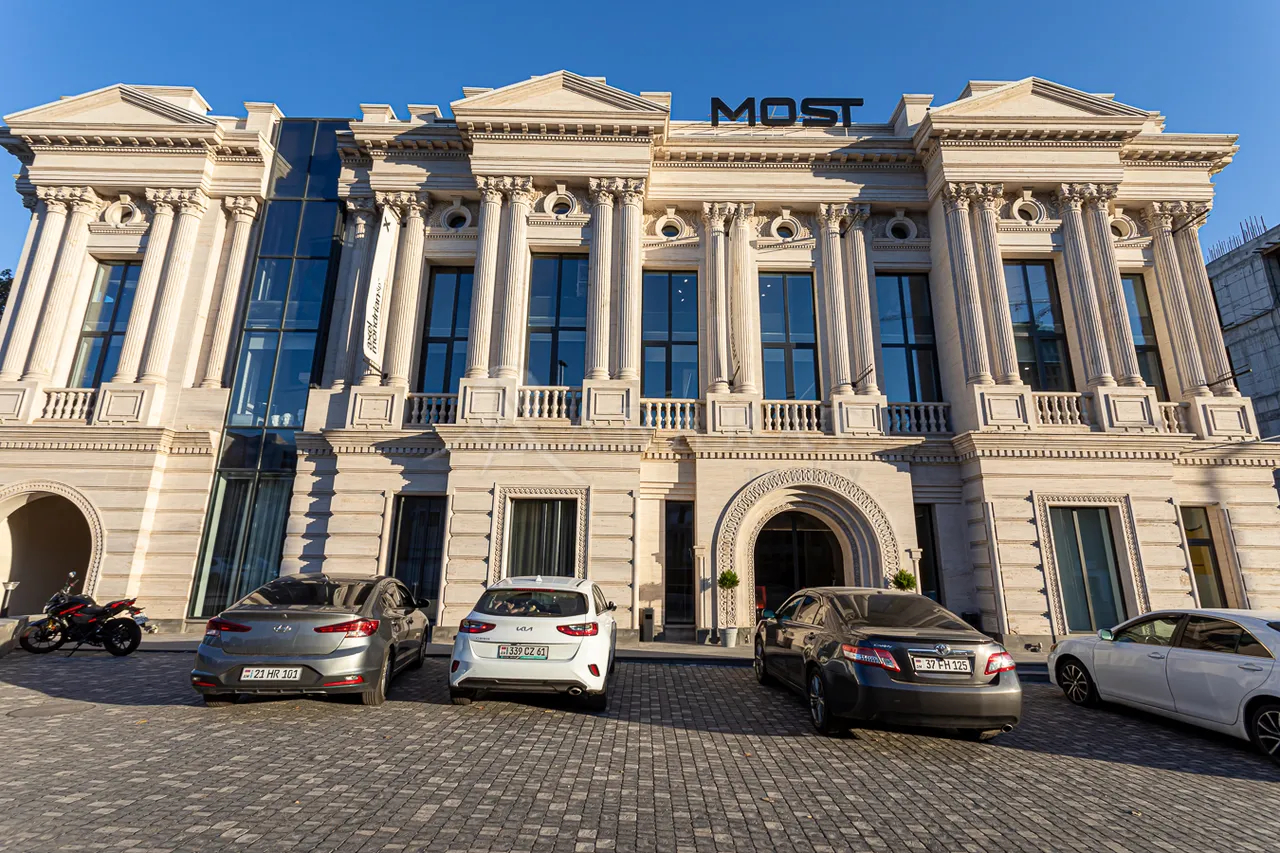 Commercial for rent خیابان میاسنیکیان, مرکز شهر ایروان, 157360