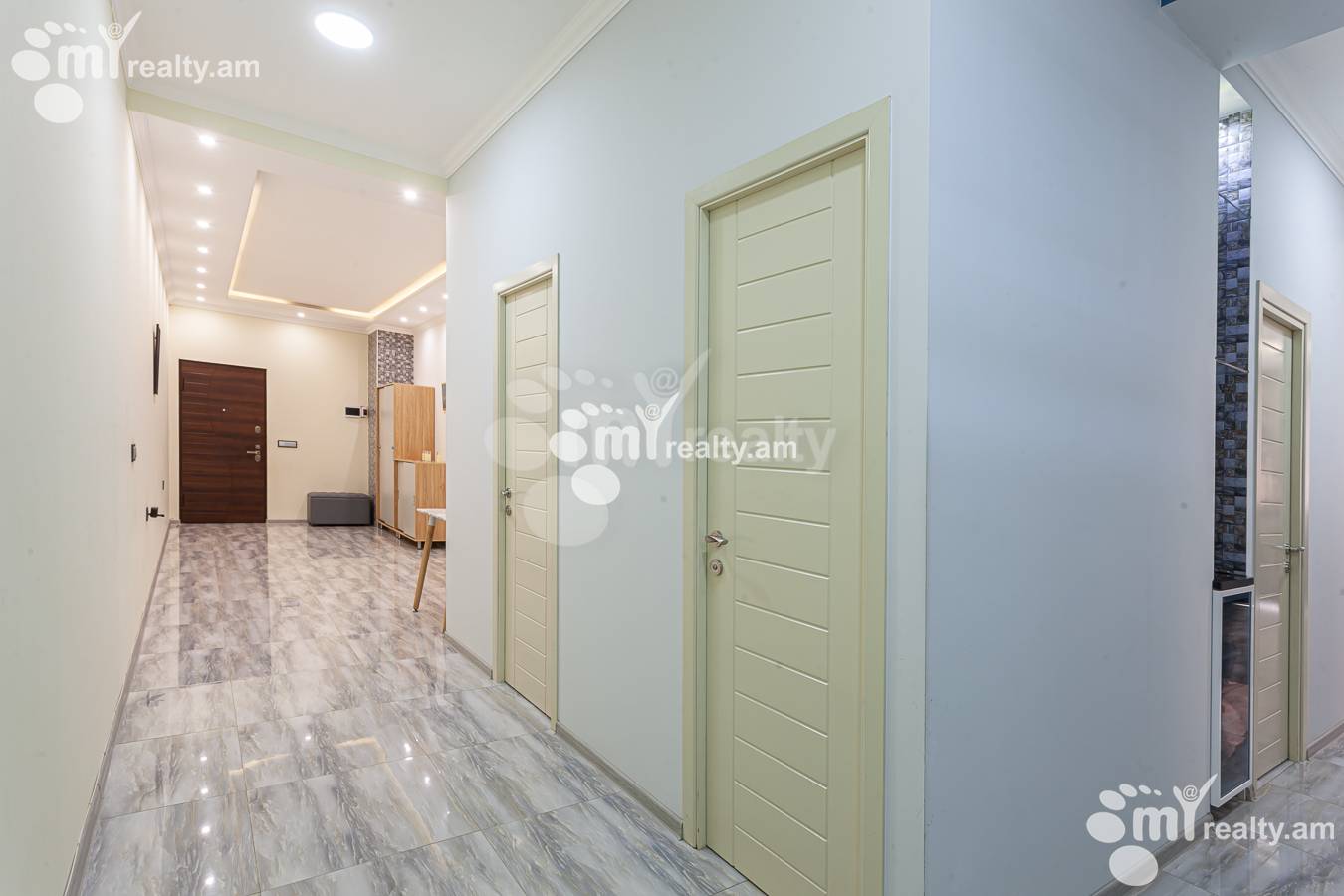 3 bedroom apartment for rent Amiryan St, Center Yerevan, 155460
