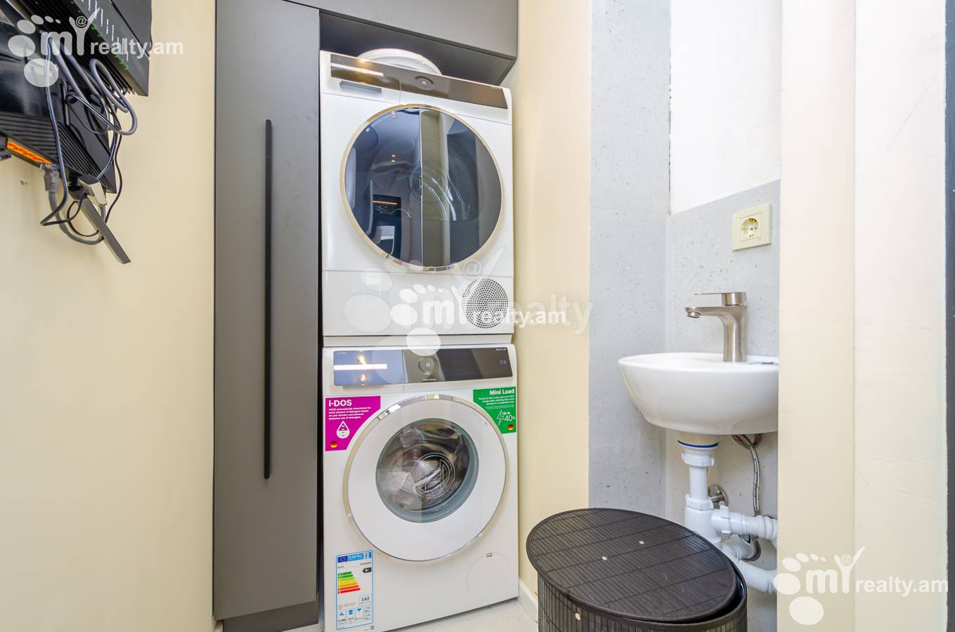 Купить 3 комнатную квартиру Таманян ул, Центр Ереван, 154011