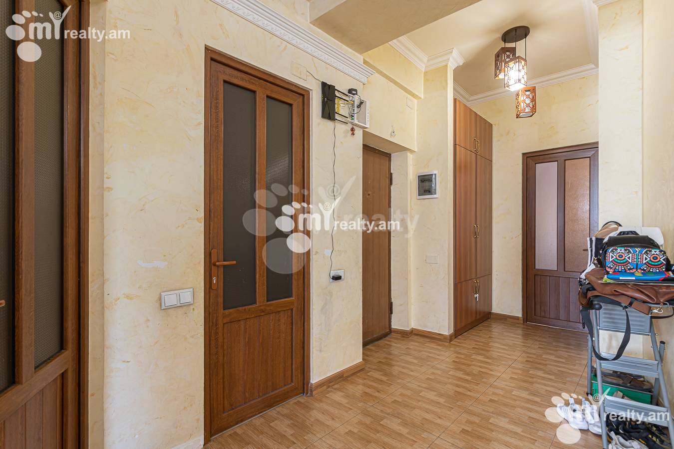3 bedroom apartment for sale خیابان م. خورِناتسی, مرکز شهر ایروان, 156169