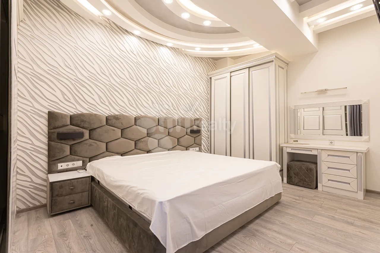 Купить 2 комнатную квартиру Бузанд ул, Центр Ереван, 159984