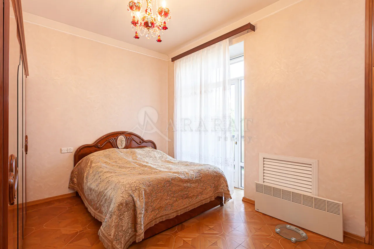4 bedroom apartment for sale خیابان خانجیان, مرکز شهر ایروان, 161921