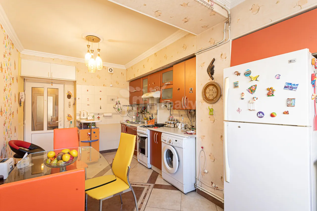 3 bedroom apartment for sale Saryan St, Center Yerevan, 159477