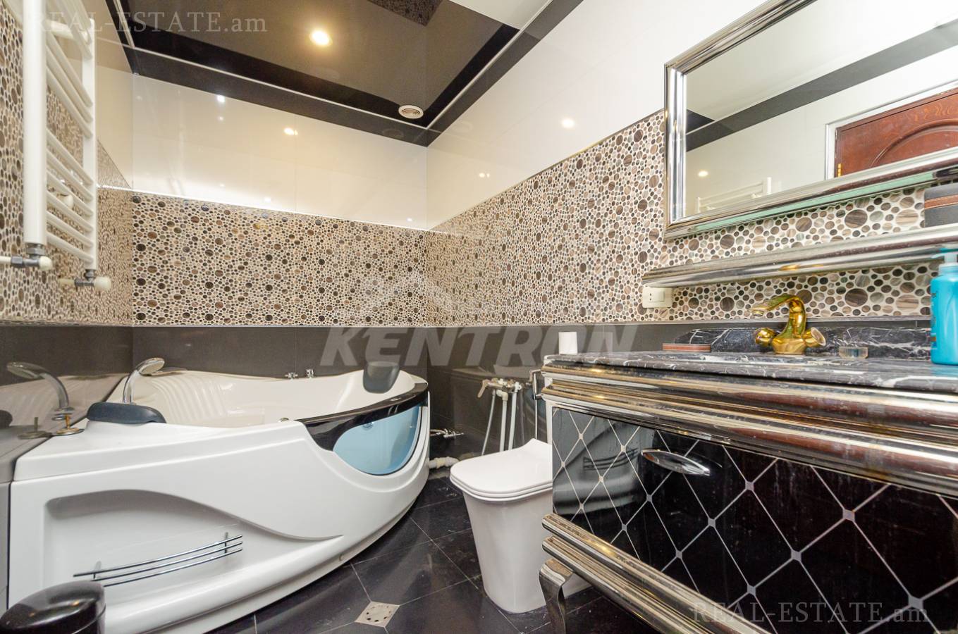 5 սենյականոց բնակարան  Հանրապետության փող, Կենտրոն Երևան, 137953