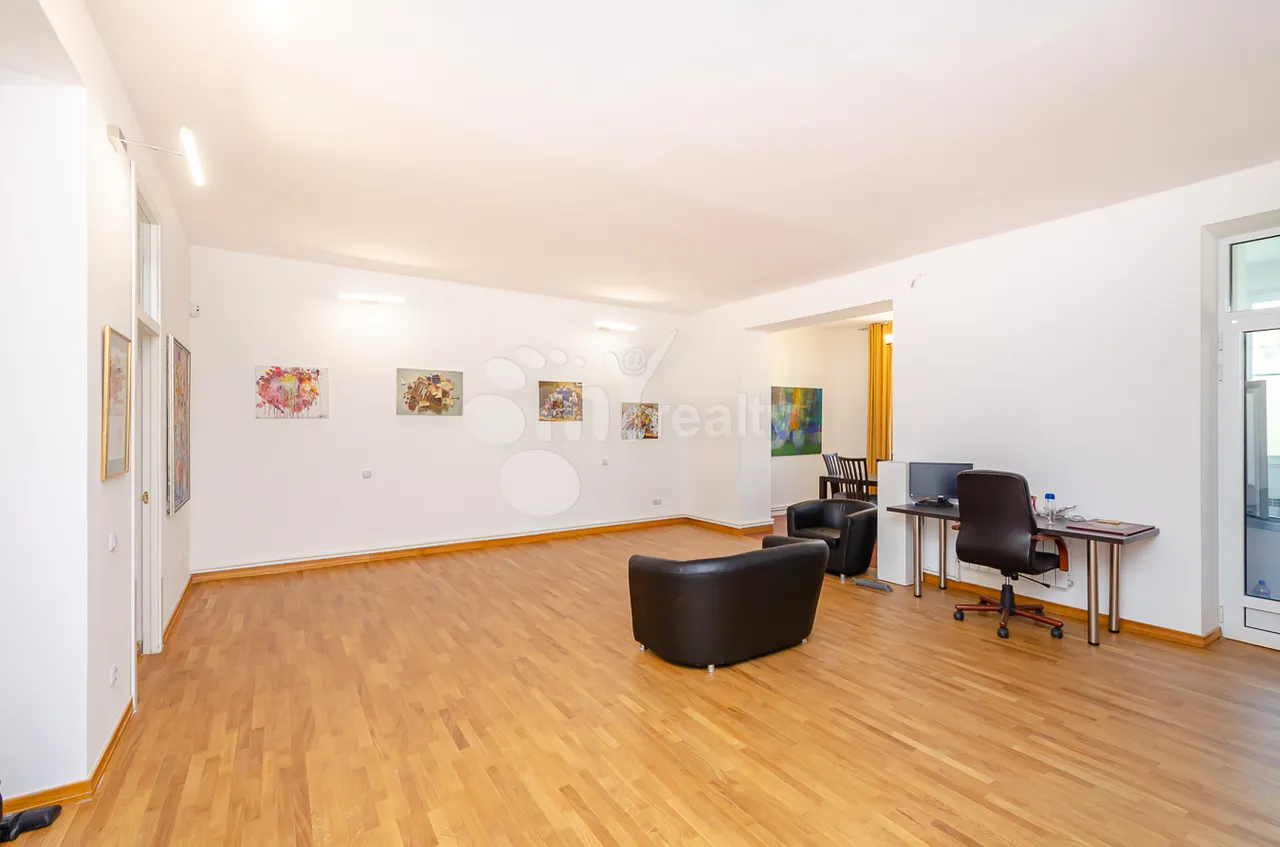 3 bedroom apartment for sale Isahakyan St, Center Yerevan, 161631