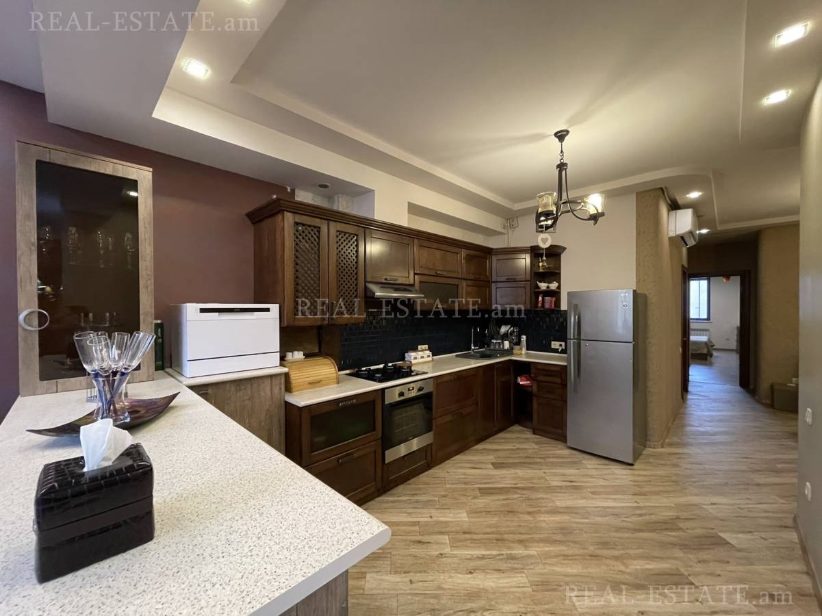 3 bedroom apartment for rent Antarayin St, Center Yerevan, 136837
