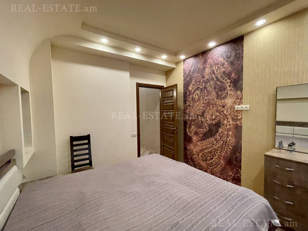 3 bedroom apartment for rent Antarayin St, Center Yerevan, 136837