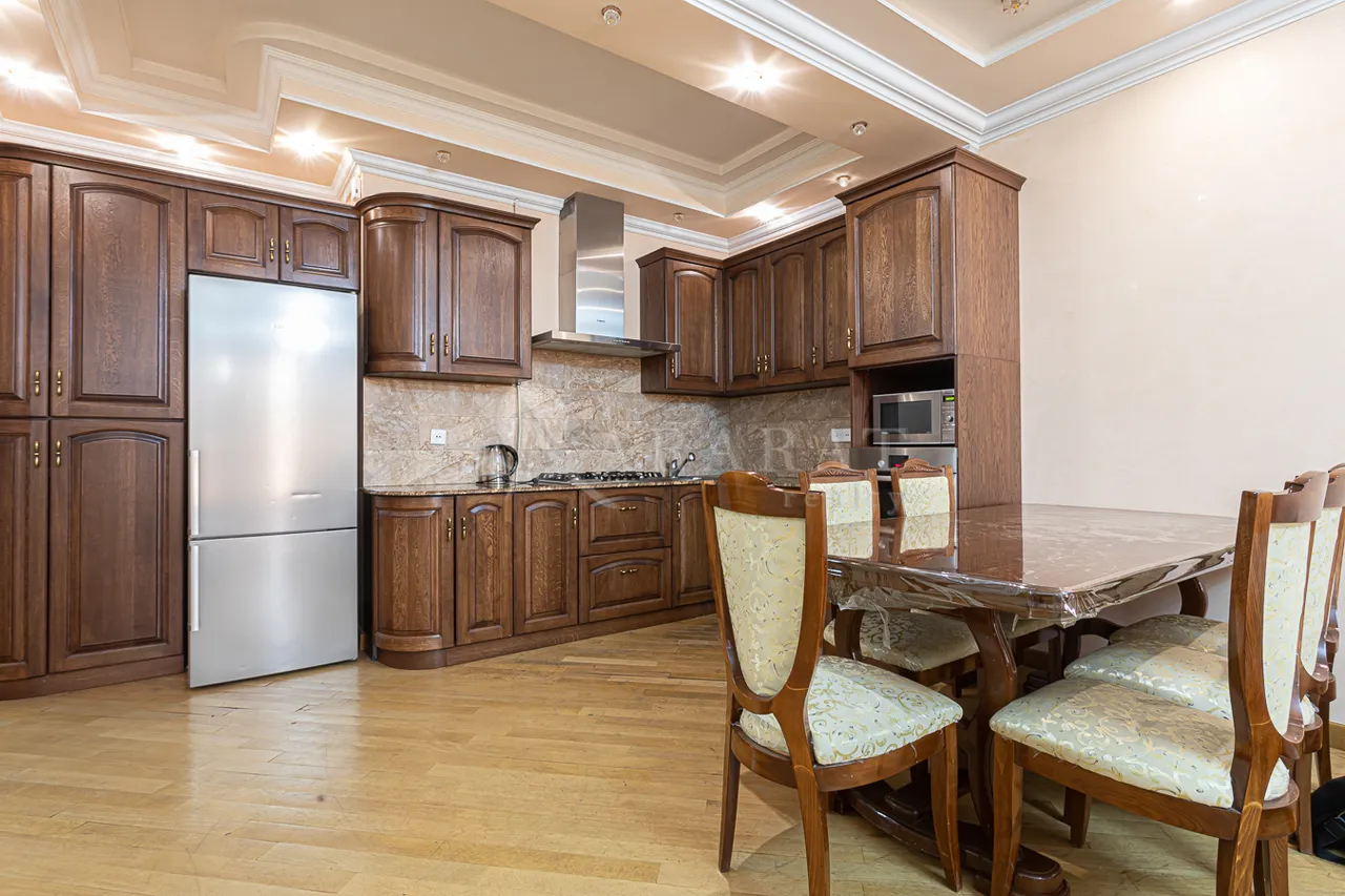 3 սենյականոց բնակարան վարձով Սայաթ-Նովայի պող, Կենտրոն Երևան, 158874