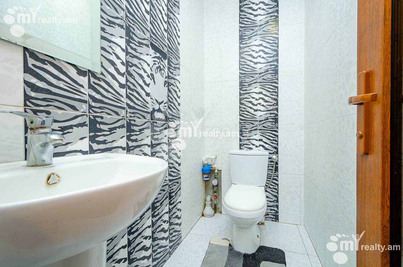 Купить 3 комнатную квартиру Тпагричнер ул, Центр Ереван, 150499