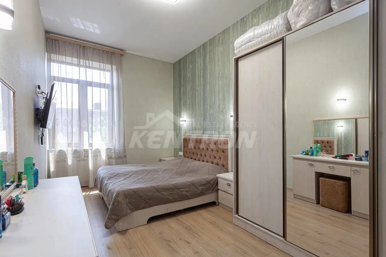 3 bedroom apartment for rent Paronyan St, Center Yerevan, 157954