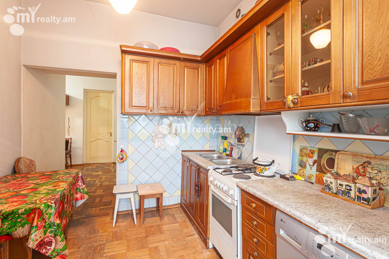 Снять 4 комнатную квартиру Сарян ул, Центр Ереван, 152735