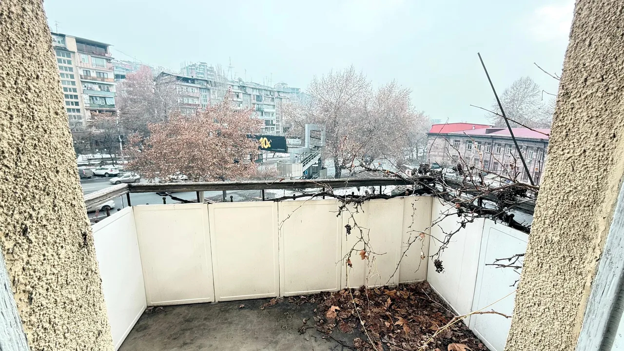 3 սենյականոց բնակարան  Աբովյան փող, Կենտրոն Երևան, 158997