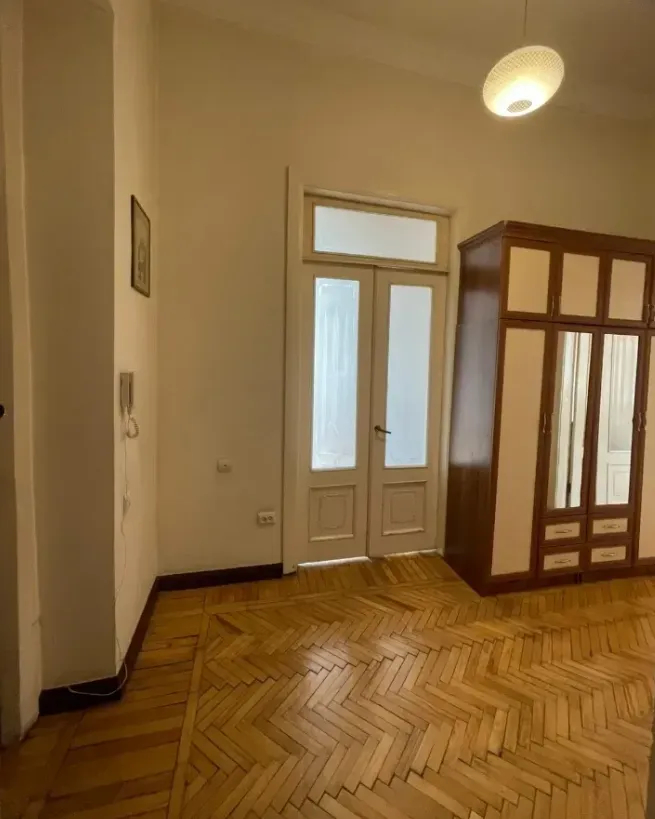 4 սենյականոց բնակարան  Զաքյան փող, Կենտրոն Երևան, 162011