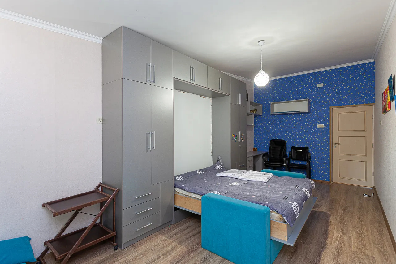 4 bedroom apartment for sale خیابان یِکمالیان, مرکز شهر ایروان, 159759