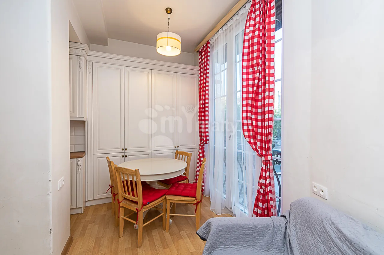 4 bedroom apartment for sale Hanrapetutyan St, Center Yerevan, 159788