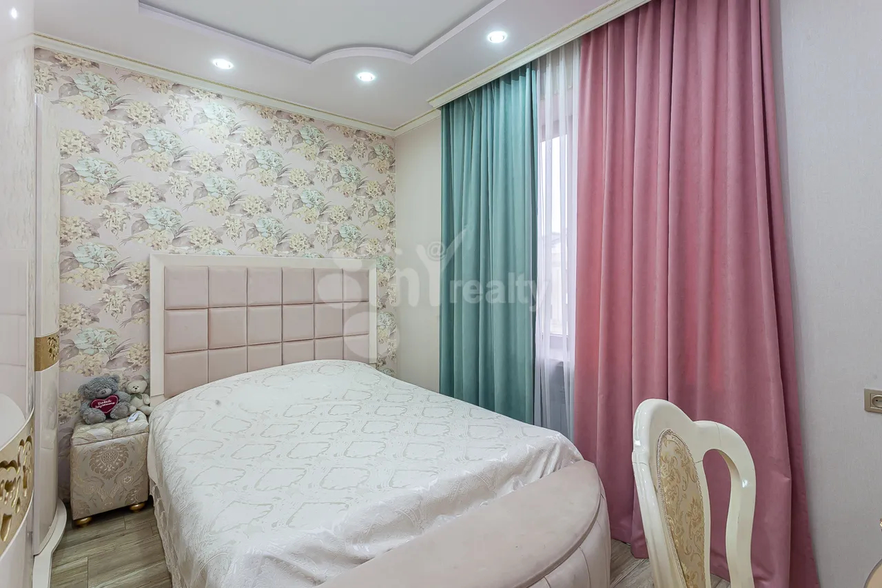 4 bedroom apartment for sale Argishti St, Center Yerevan, 161737