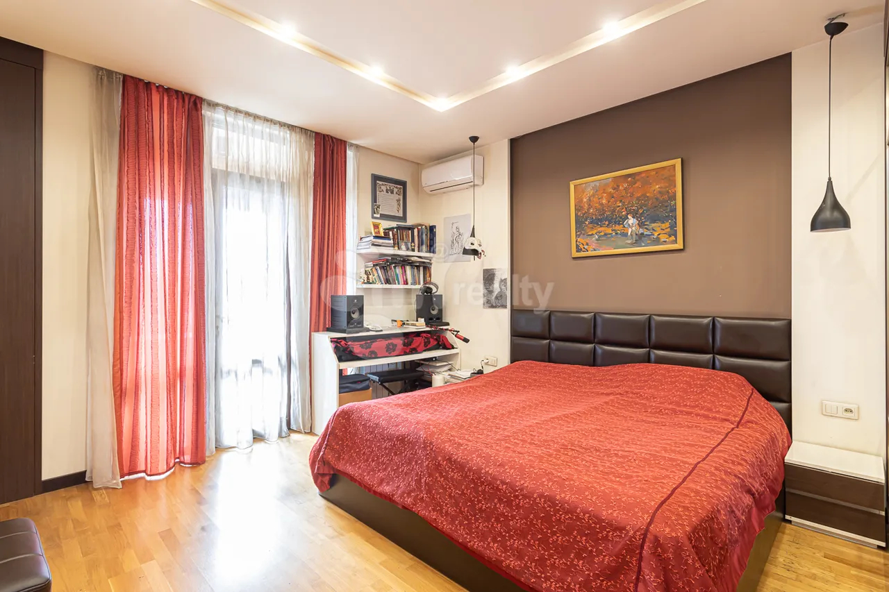 Купить 4 комнатную квартиру Маштоца пр, Центр Ереван, 159618