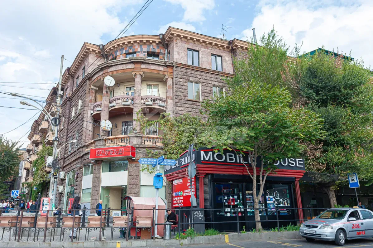 6 սենյականոց բնակարան  Աբովյան փող, Կենտրոն Երևան, 161686