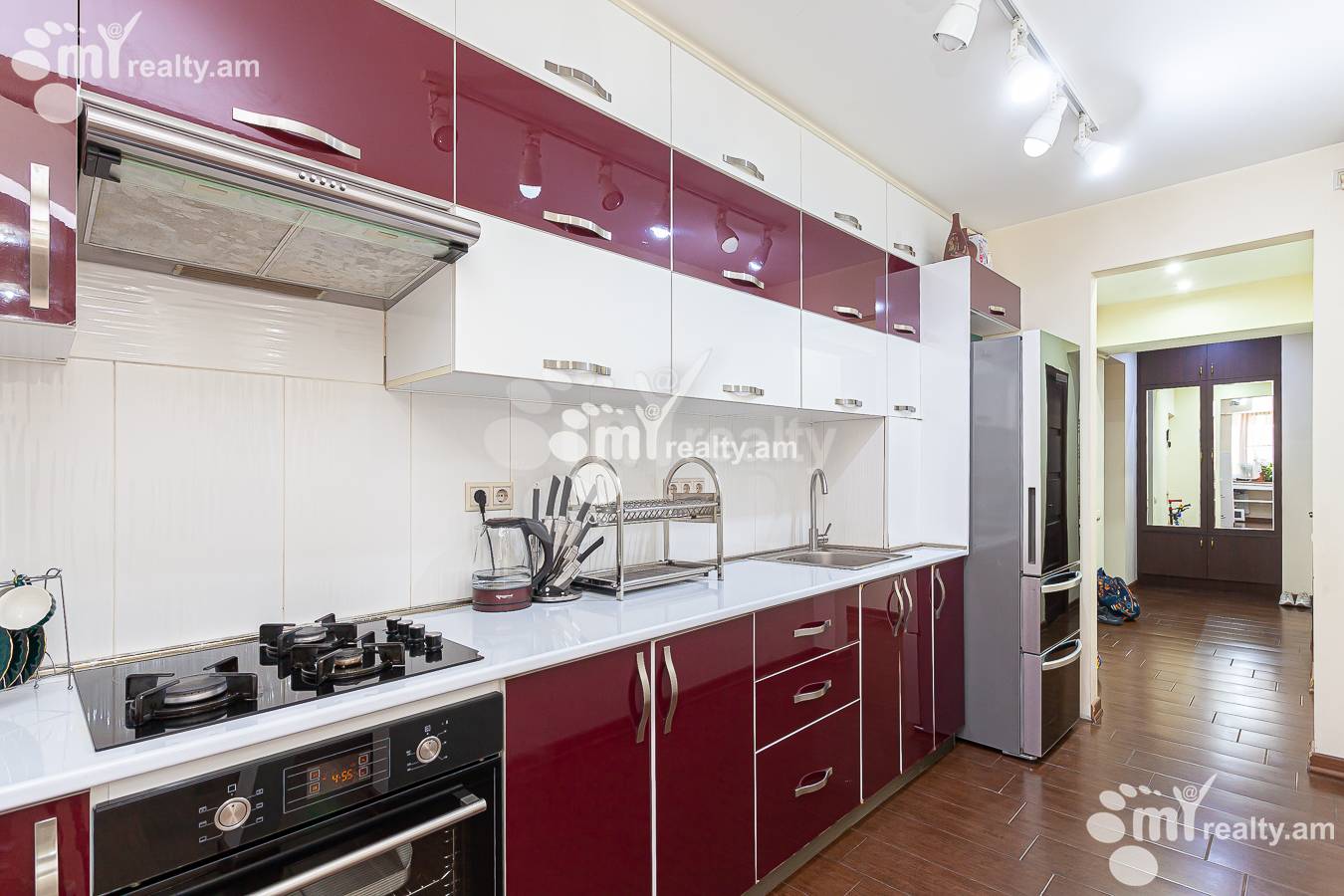 4 սենյականոց բնակարան  Կորի փող. 1ին նր, Կենտրոն Երևան, 145489