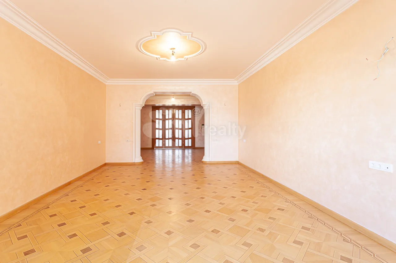 4 bedroom apartment for sale Teryan St, Center Yerevan, 160262