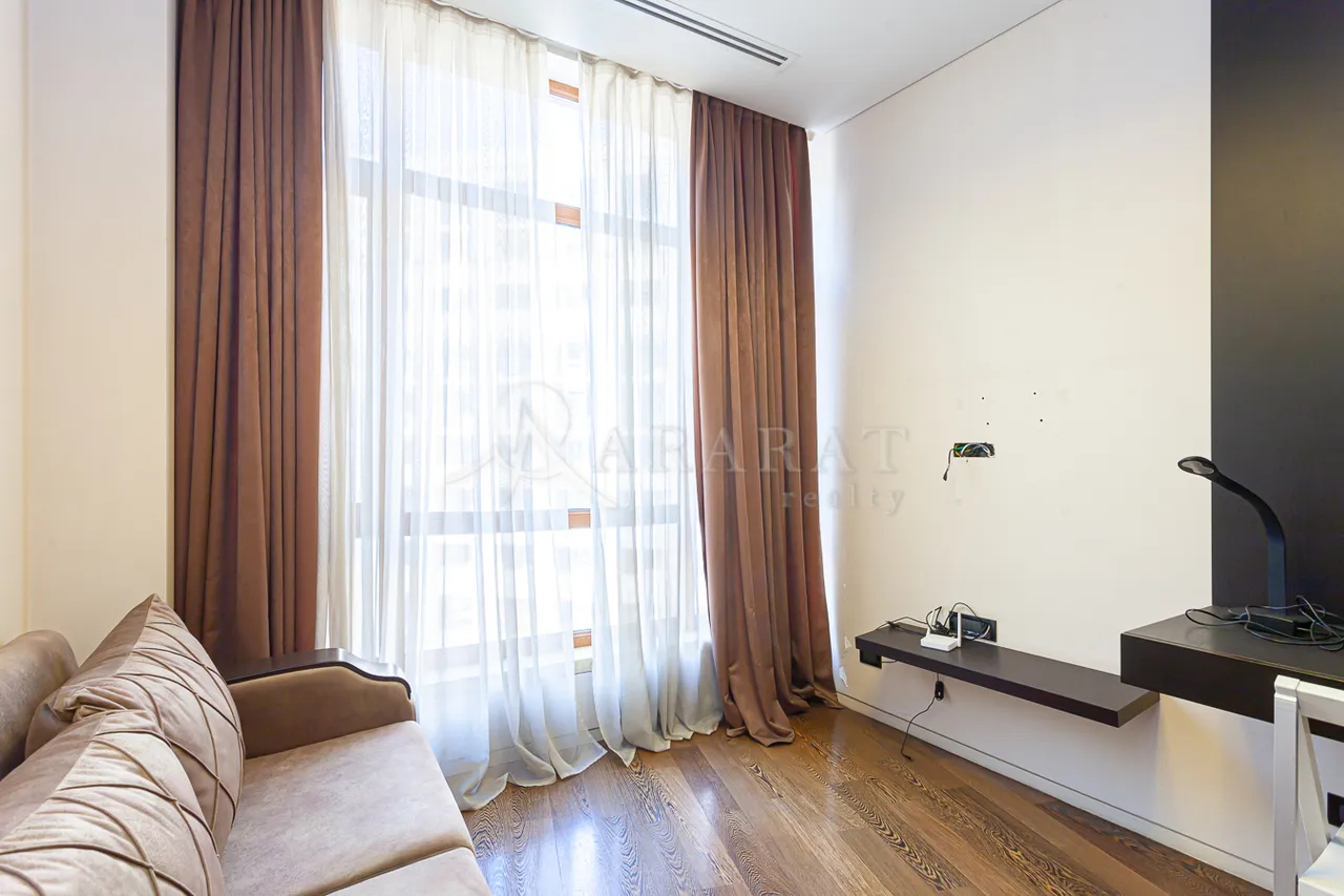 4 bedroom apartment for sale Northern (Hyusisayin)  Ave, Center Yerevan, 157216