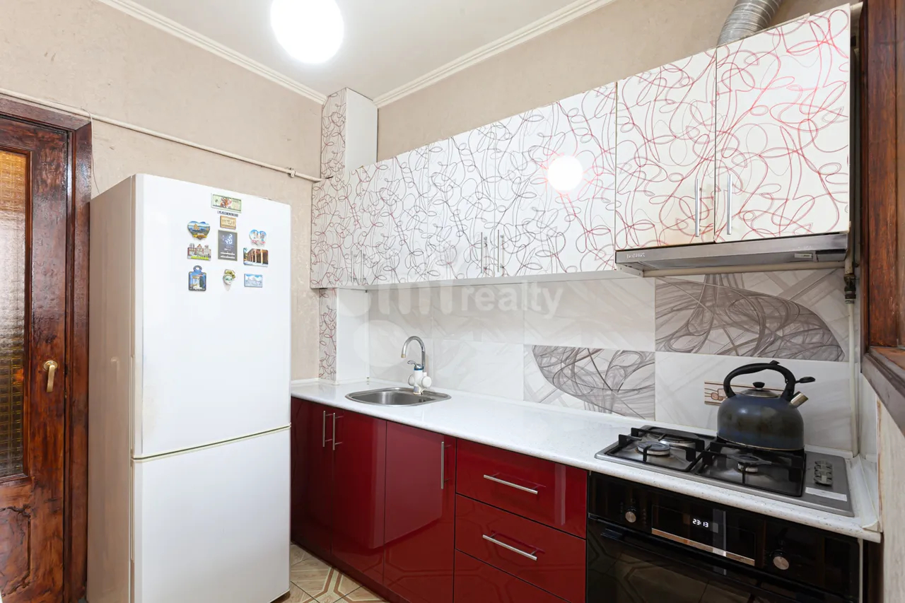 Купить 2 комнатную квартиру Вардананц ул, Центр Ереван, 159921