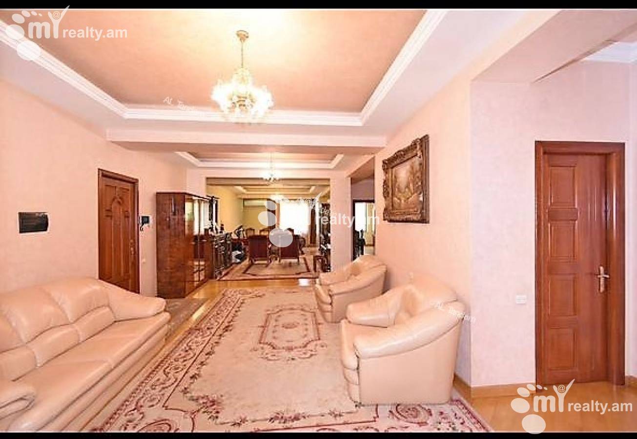 4 bedroom apartment for rent Nalbandyan St, Center Yerevan, 126076
