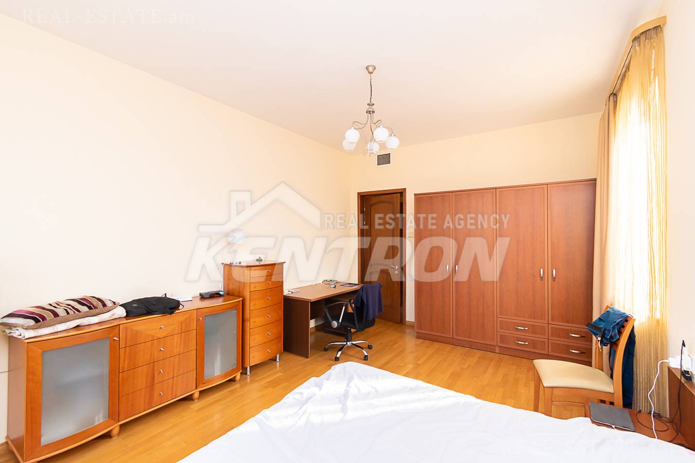 2 սենյականոց բնակարան  Պարոնյան փող, Կենտրոն Երևան, 135366