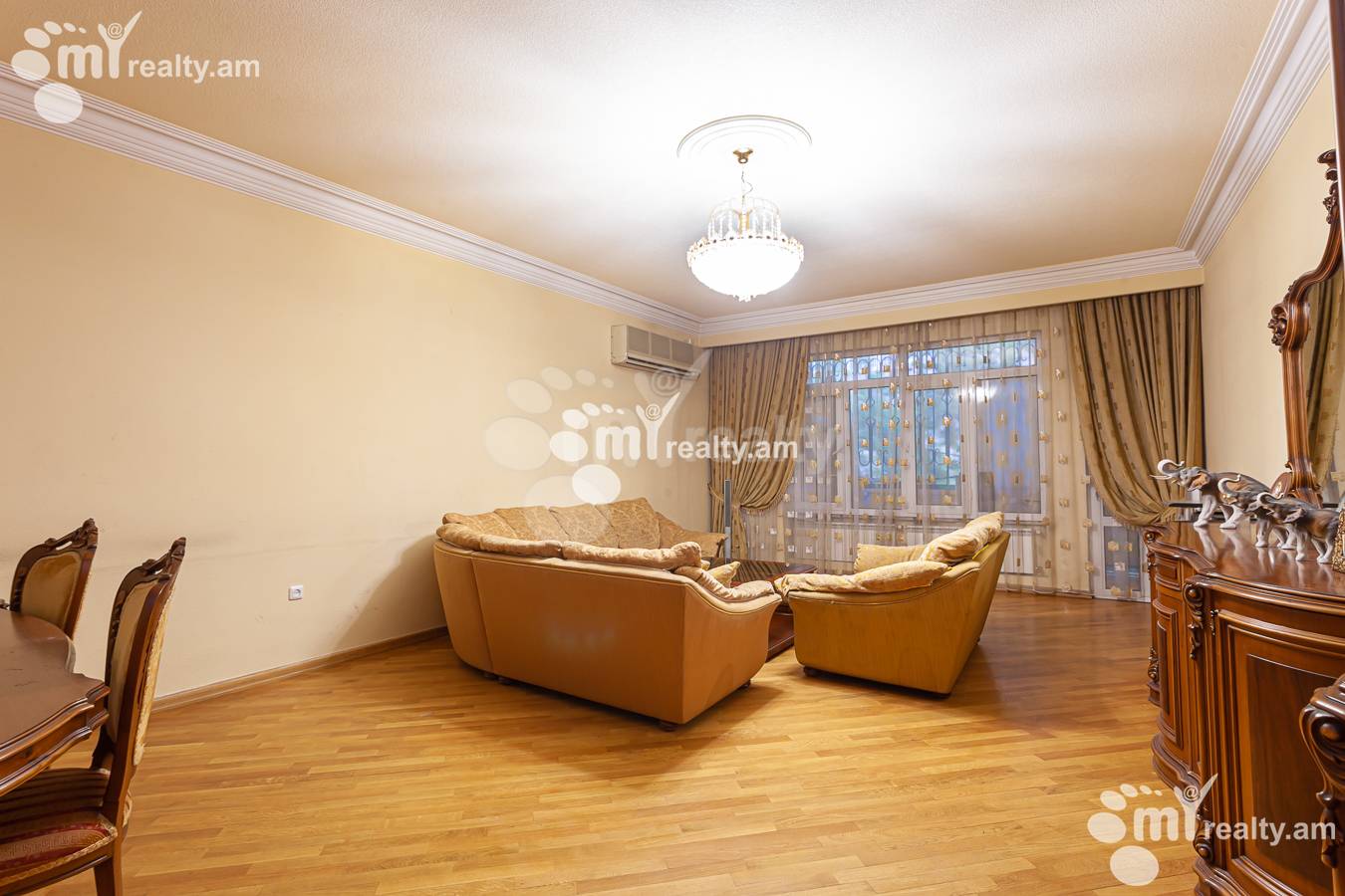 3 սենյականոց բնակարան  Ա.Պետրոսյան փող, Կենտրոն Երևան, 155418