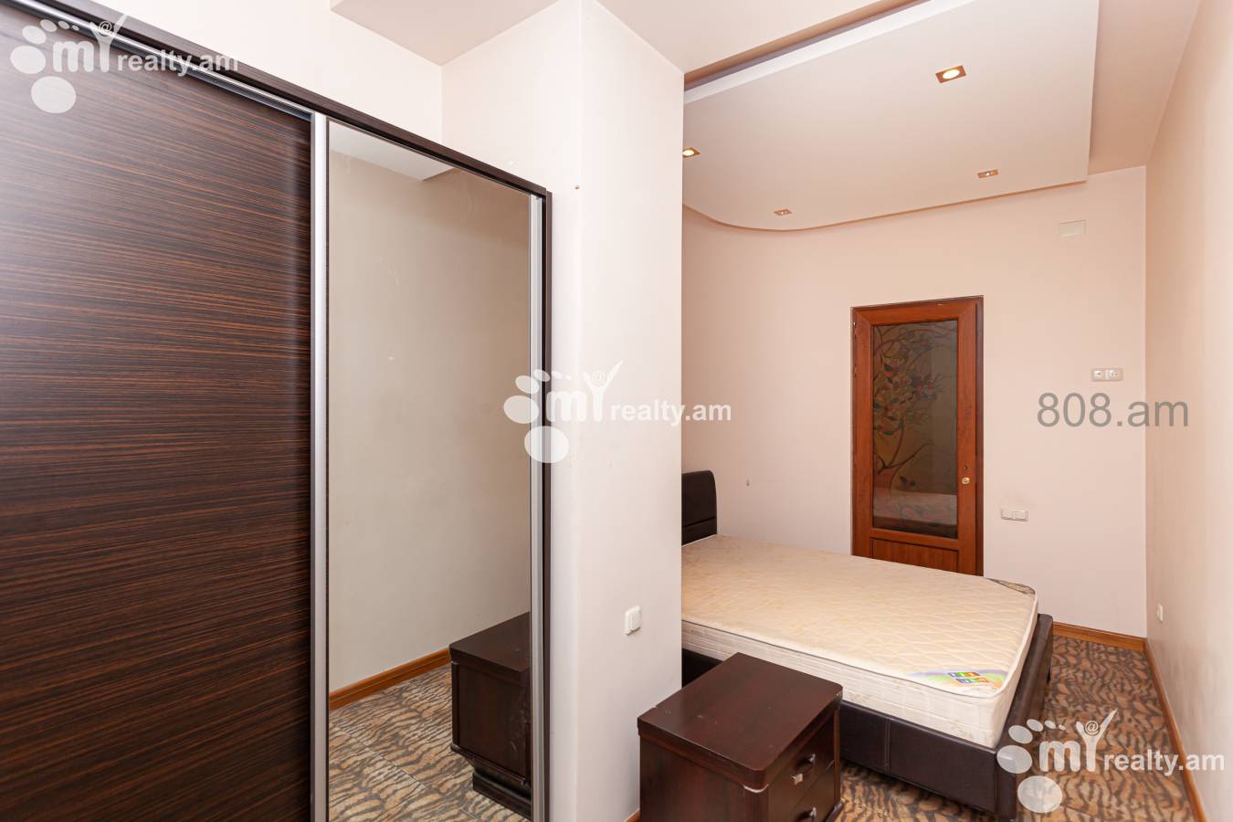 Снять 2 комнатную квартиру Арам ул, Центр Ереван, 128099