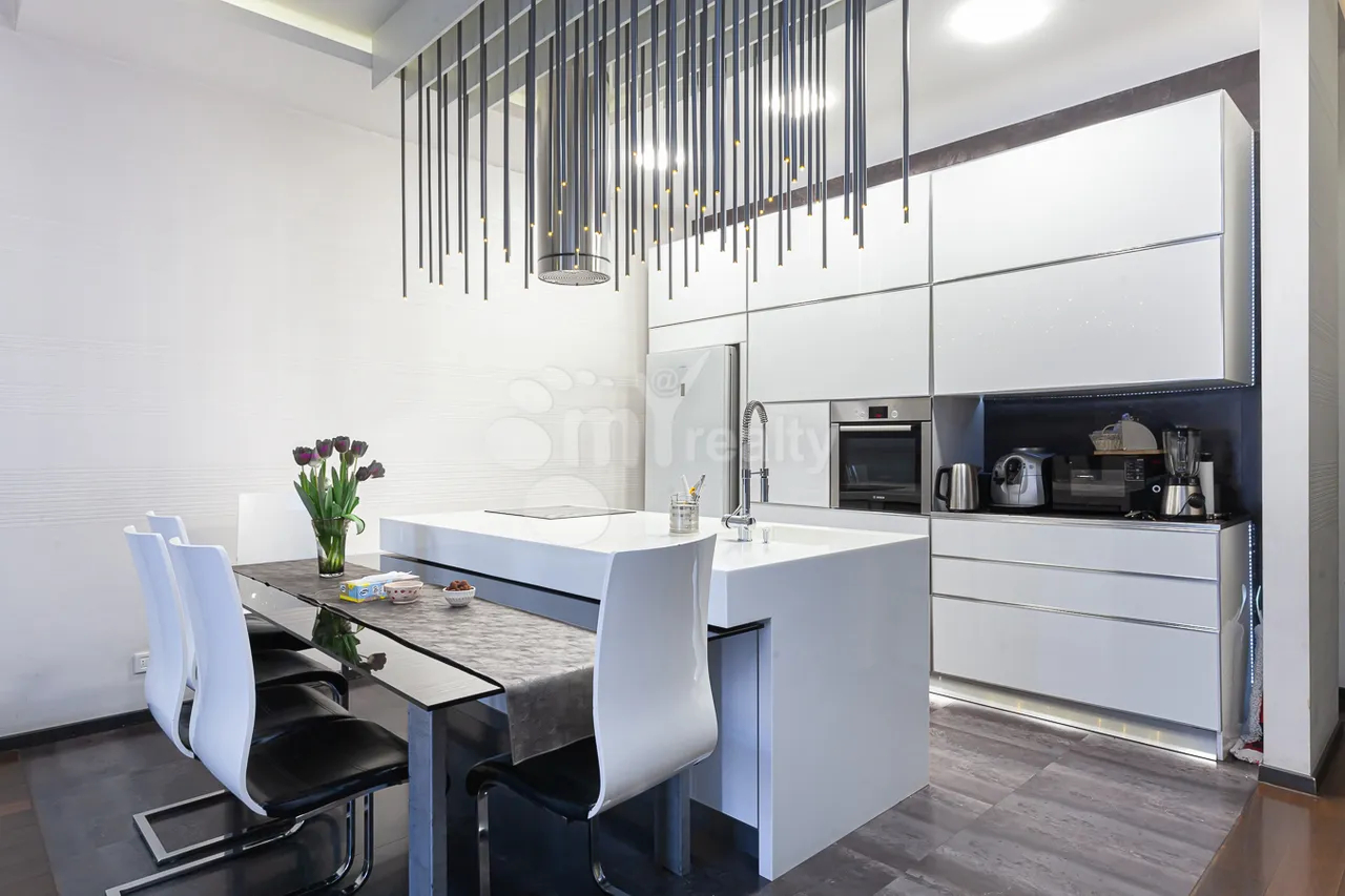 Купить 4 комнатную квартиру Маштоца пр, Центр Ереван, 158537