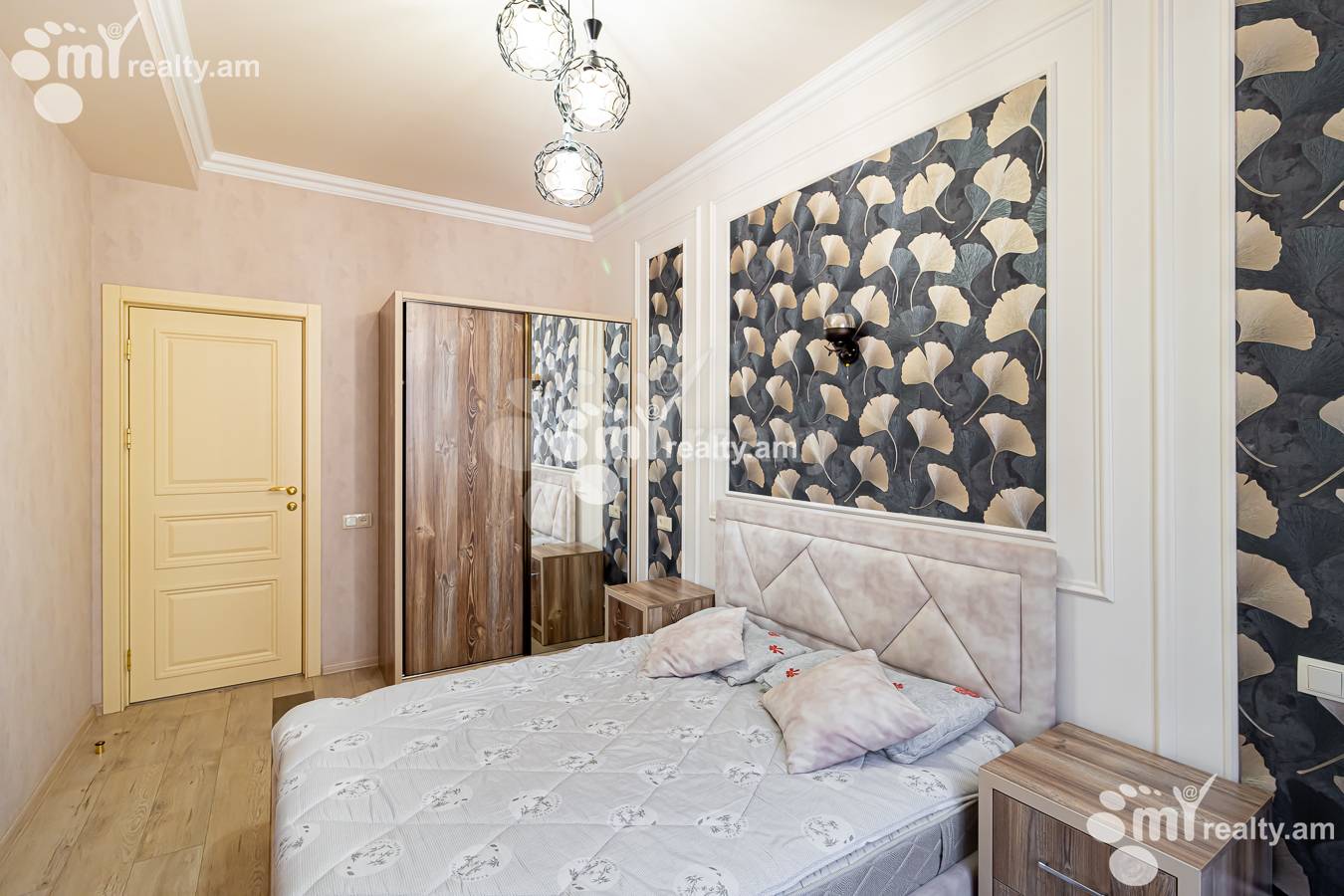 3 bedroom apartment for rent Amiryan St, Center Yerevan, 154485