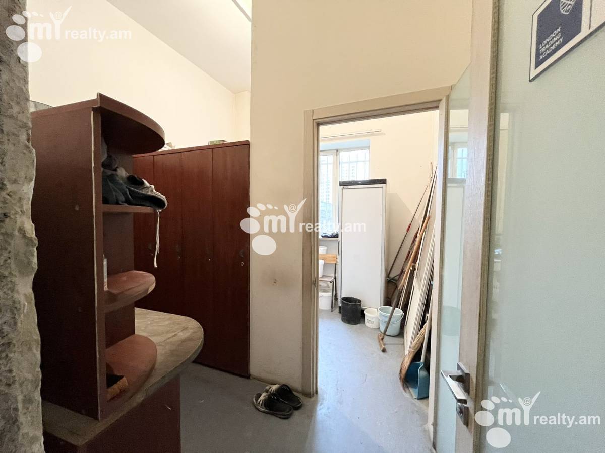 Կոմերցիոն տարածք  Պարոնյան փող, Կենտրոն Երևան, 143787