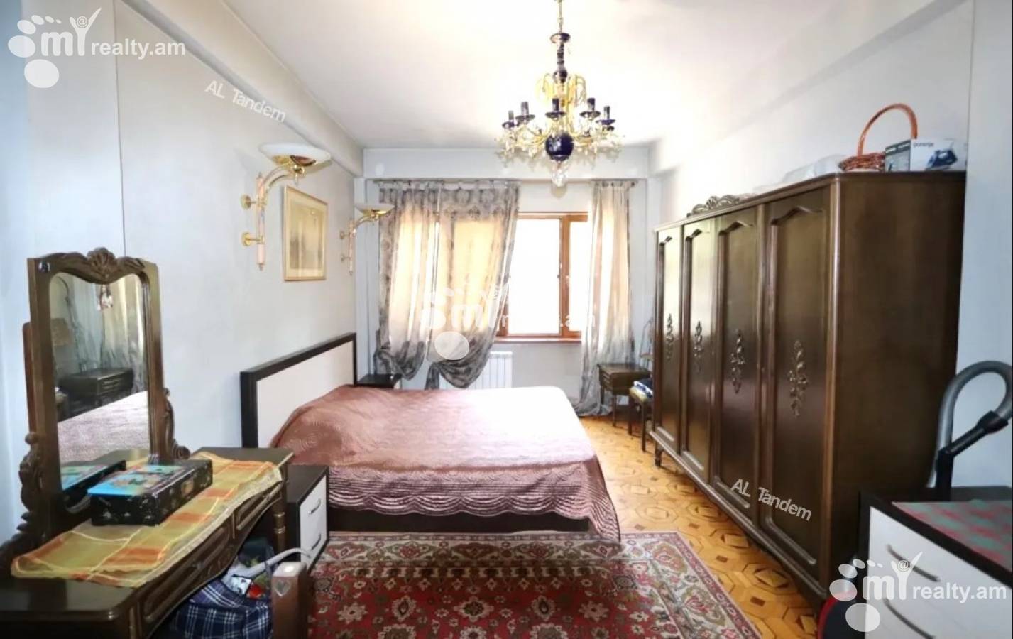 3 սենյականոց բնակարան  Մաշտոցի պող, Կենտրոն Երևան, 145019