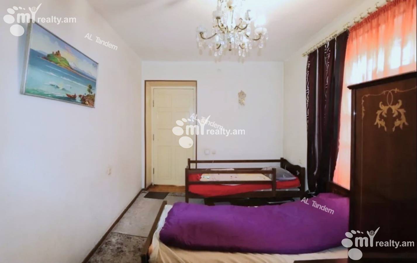 3 սենյականոց բնակարան  Մաշտոցի պող, Կենտրոն Երևան, 145019