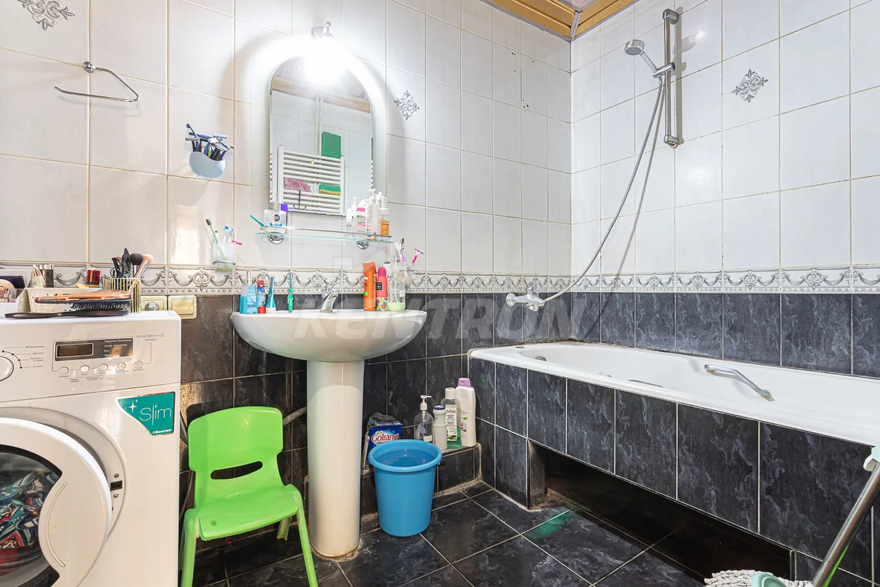 3 bedroom apartment for sale Paronyan St, Center Yerevan, 157419