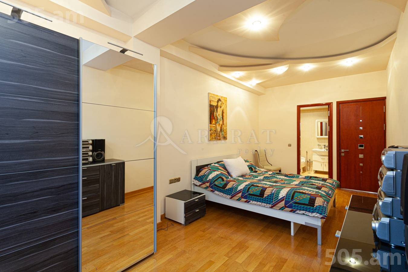 Купить 5 комнатную квартиру Антараин ул, Центр Ереван, 149077