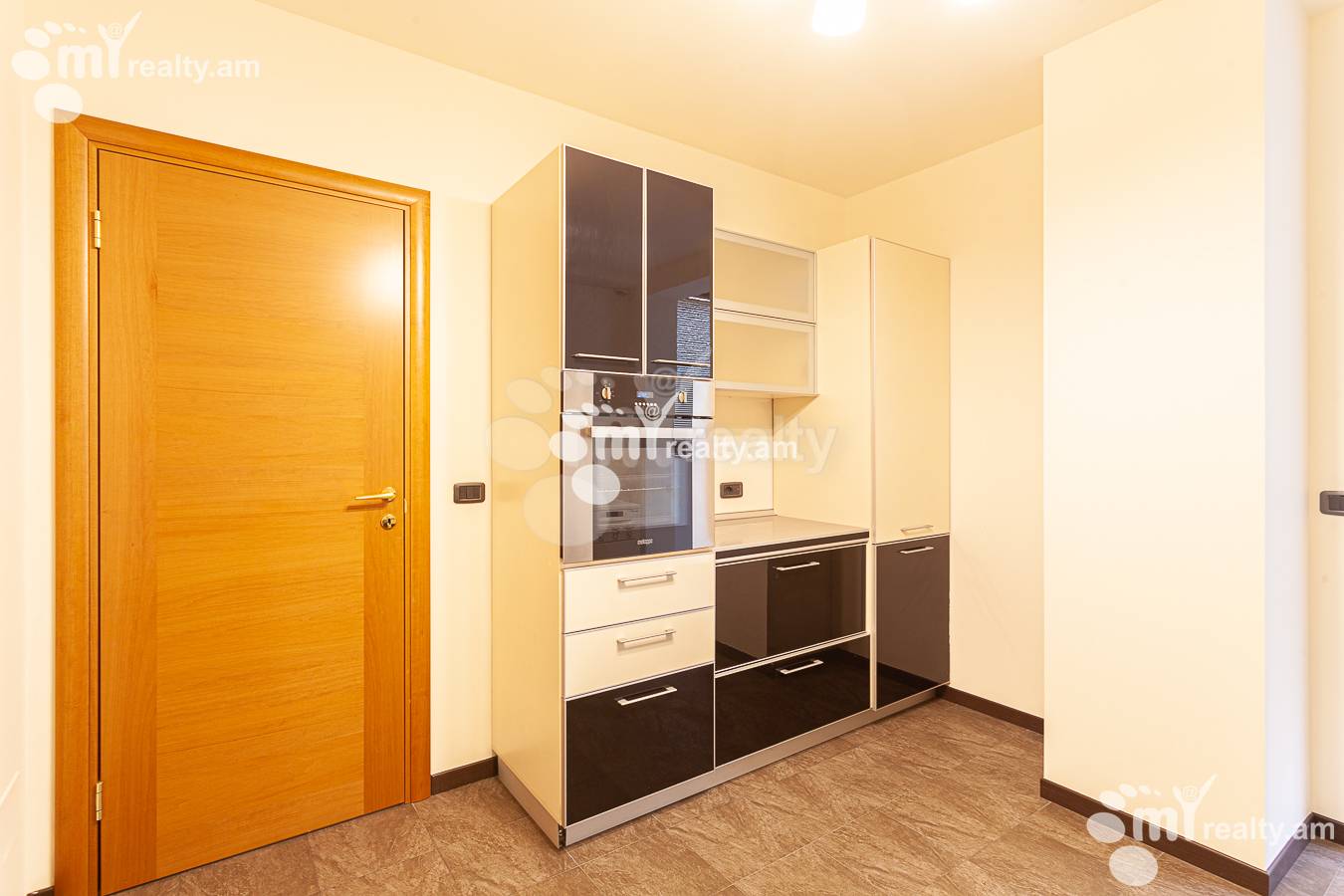 3 bedroom apartment for rent Vazgen Sargsyan St, Center Yerevan, 151317