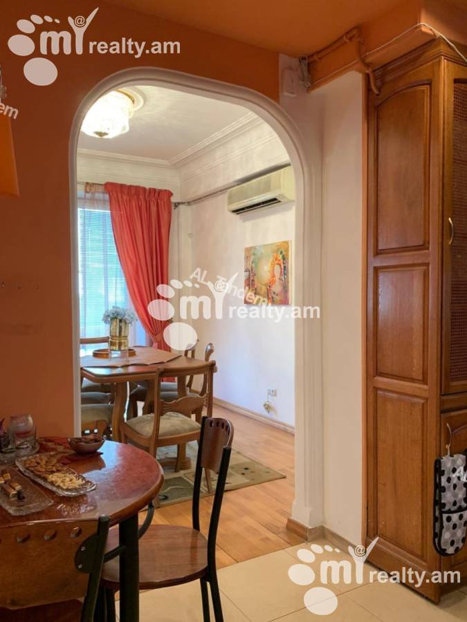 Купить 3 комнатную квартиру Мгер Мкртчян ул, Центр Ереван, 153494