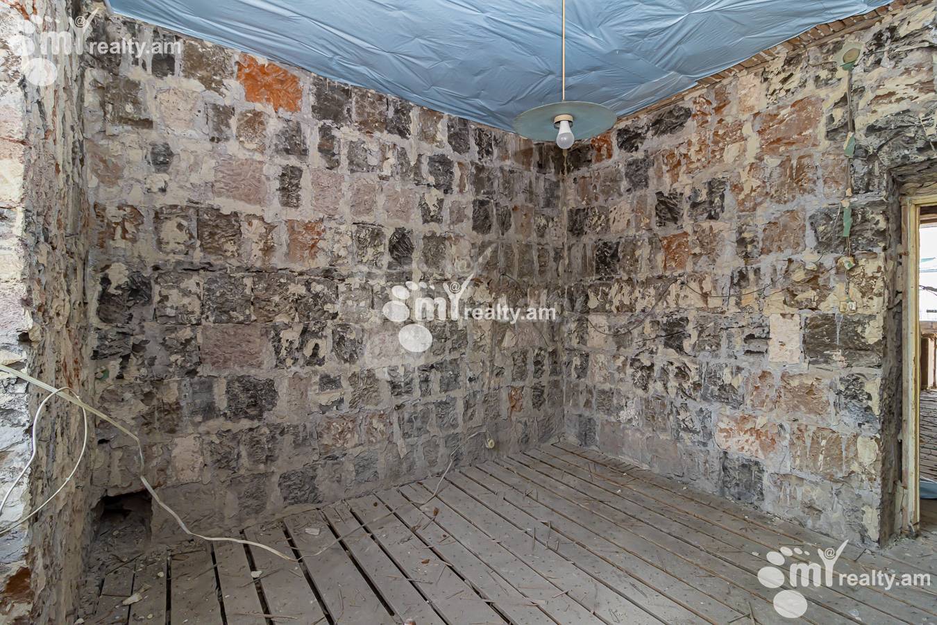 3 սենյականոց բնակարան  Մաշտոցի պող, Կենտրոն Երևան, 144766