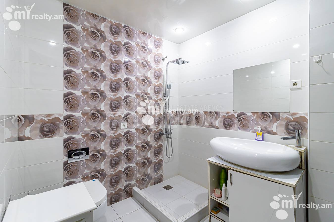 4 սենյականոց բնակարան  Նալբանդյան փող, Կենտրոն Երևան, 155250