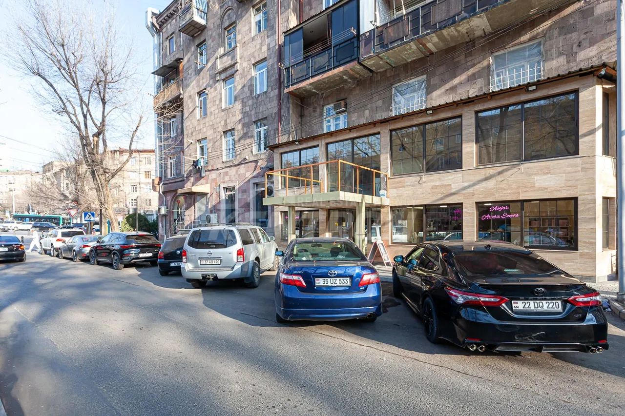 Commercial for sale خیابان کومیتاس, عربگیر ایروان, 157407